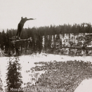 Kronprins Olav hopper 38. meter i Holmenkollen 26. februar 1923.  Fotograf: Ukjent, De kongelige samlinger